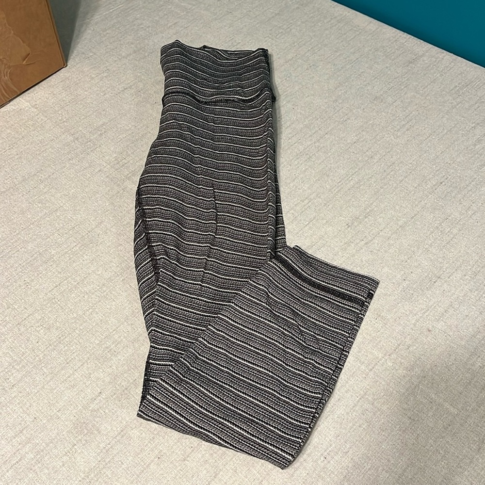 Lululemon size 6 leggings